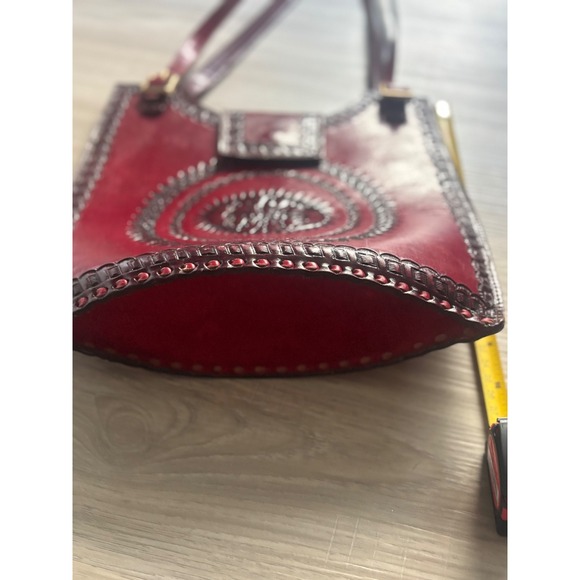 Vintage Hand Tooled Leather Shoulder Bag Red Oxblood Embossed Boho Tote - Picture 5 of 11